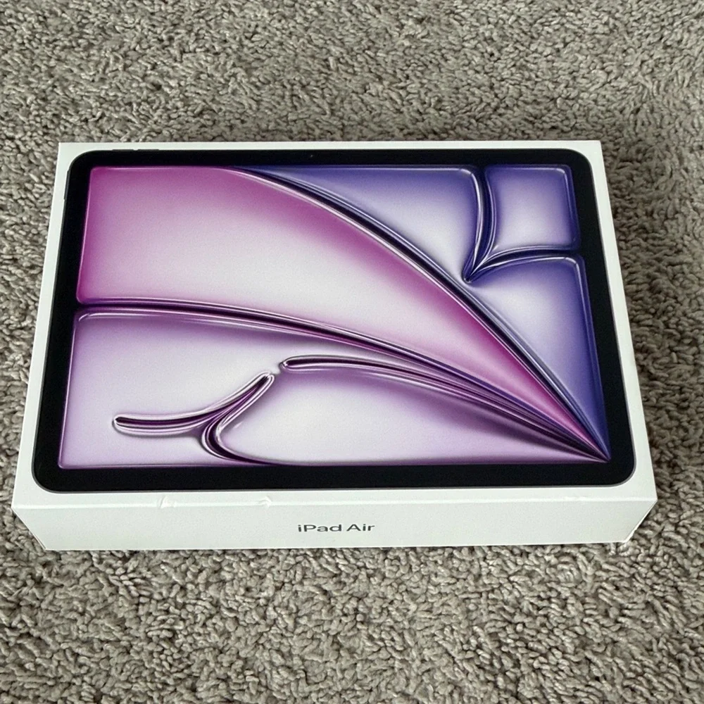 Apple iPad and Keyboard boxes